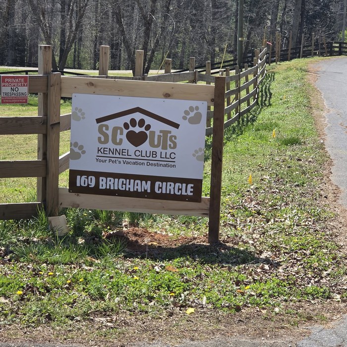 Scouts Kennel Club entrance sign